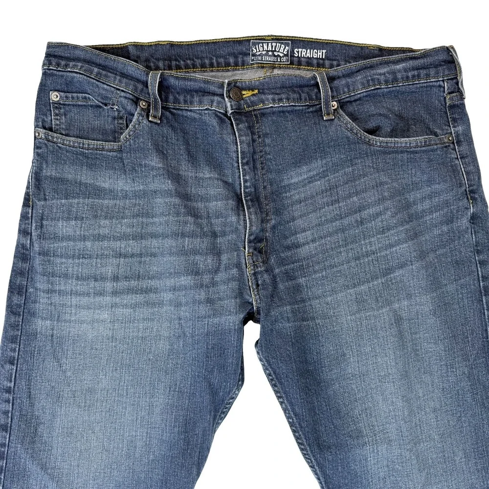 Levi's Signature Jeans Men's size 40x30 Straight Leg Stretch Denim Medium Wash